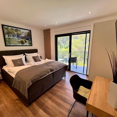 House & Home Слатине Екстер'єр фото