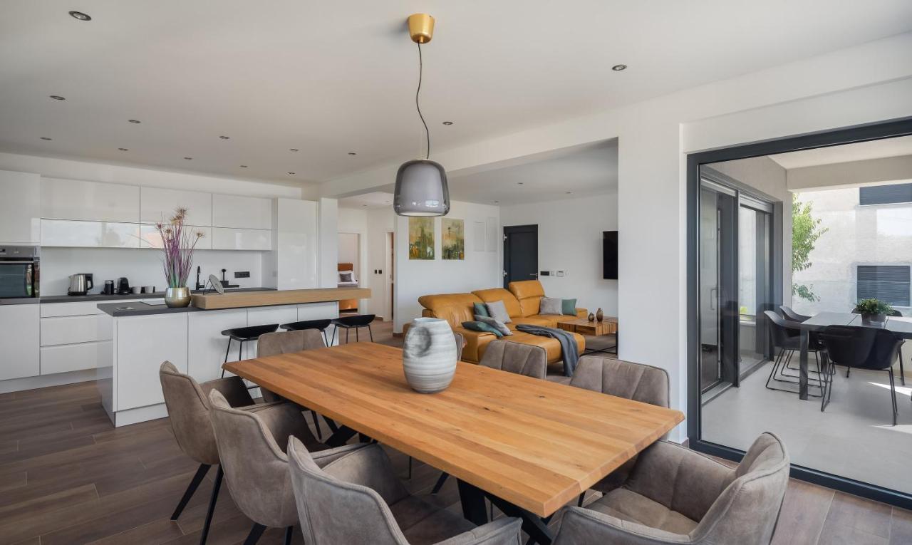 House & Home Слатине Екстер'єр фото