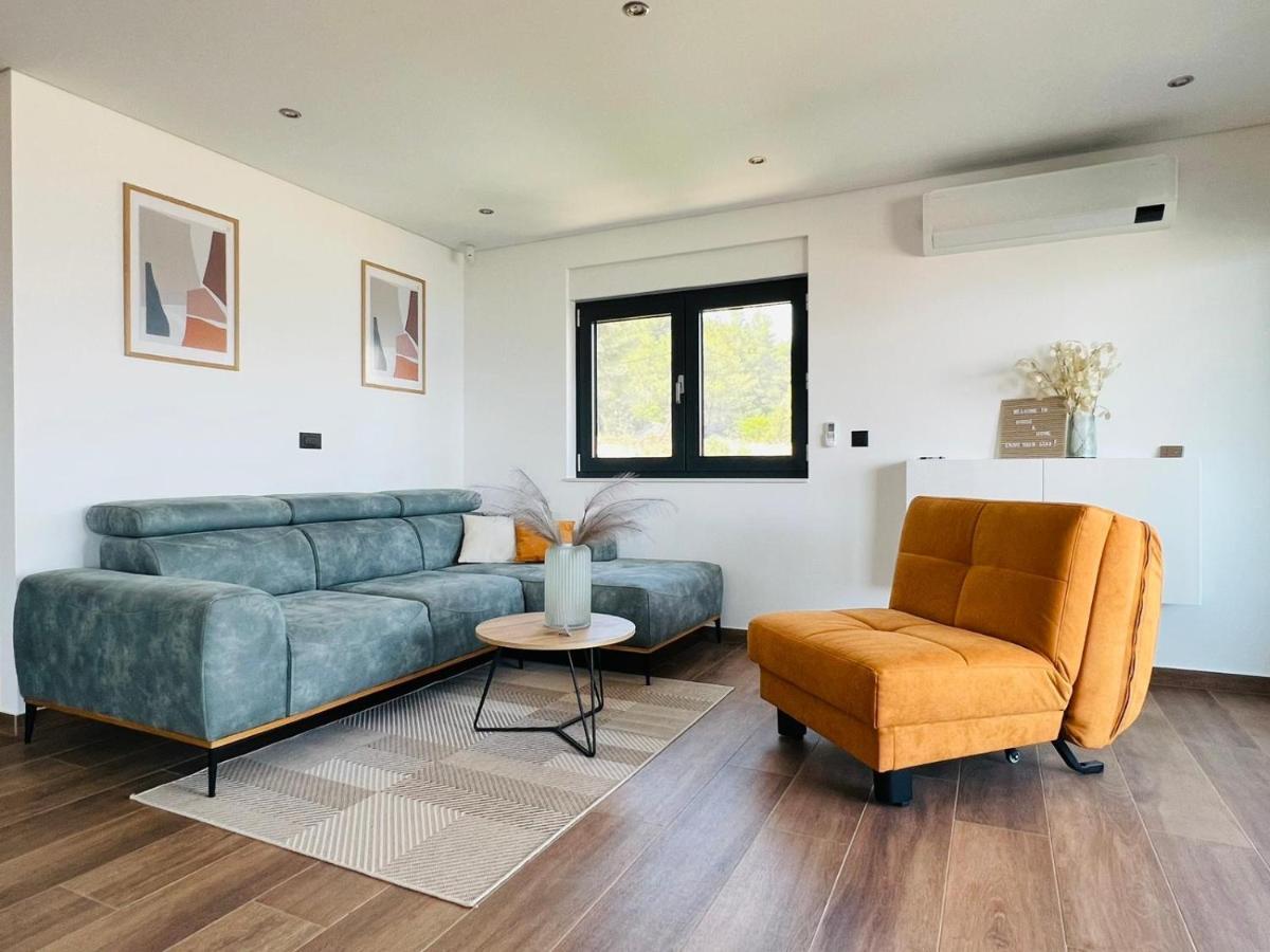 House & Home Слатине Екстер'єр фото