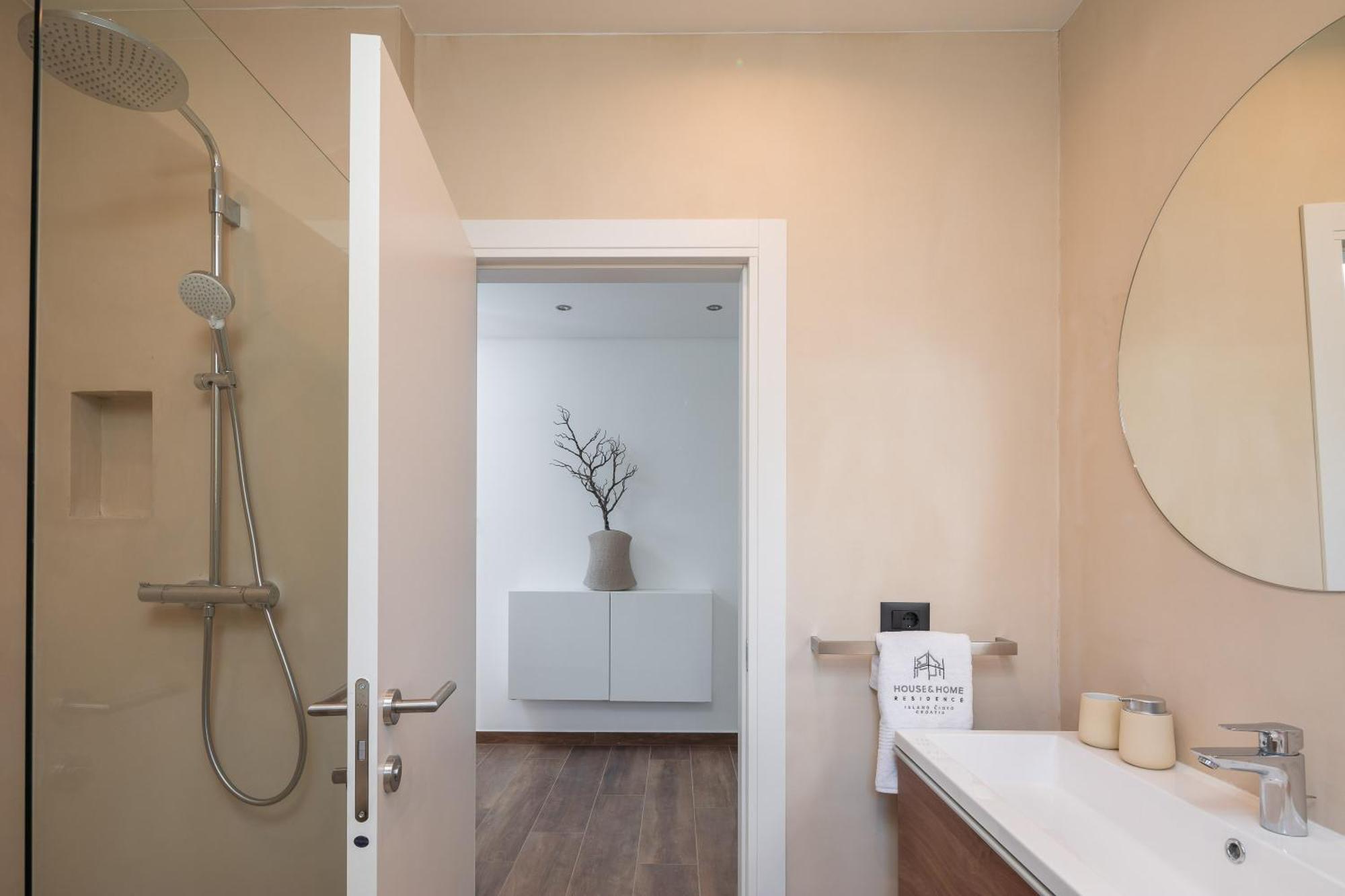 House & Home Слатине Екстер'єр фото